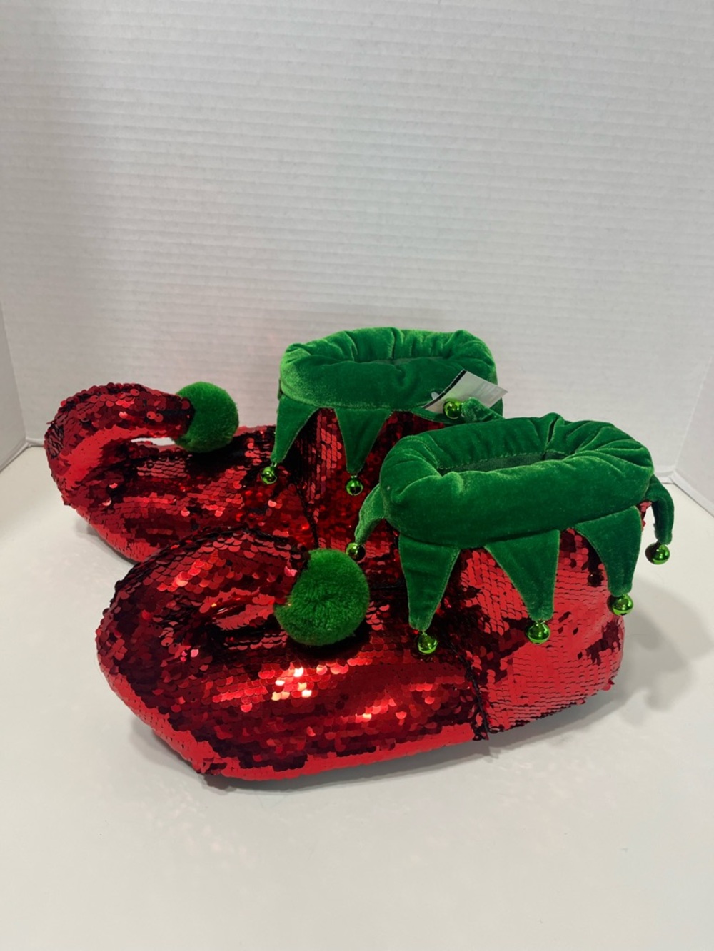 CHRISTMAS Santa elf shoes red and green sequins slippers women’s size 7  - 8 NWT